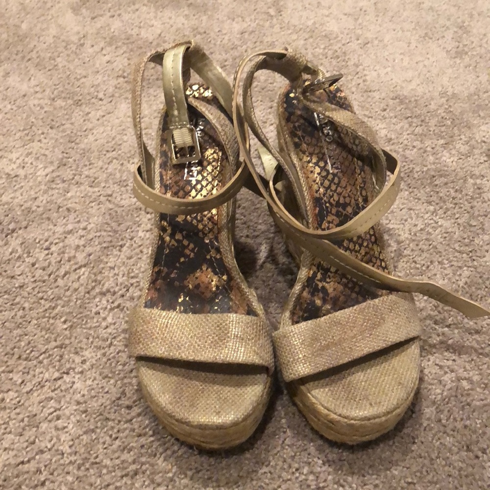 Size 9.5 gold Marco Santi wedges